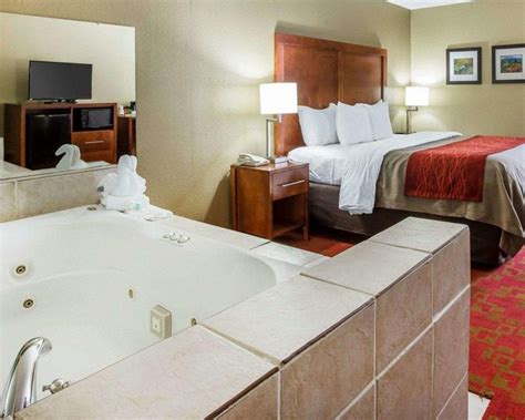 hotels with jacuzzis in them|hotels that offer jacuzzi suites.